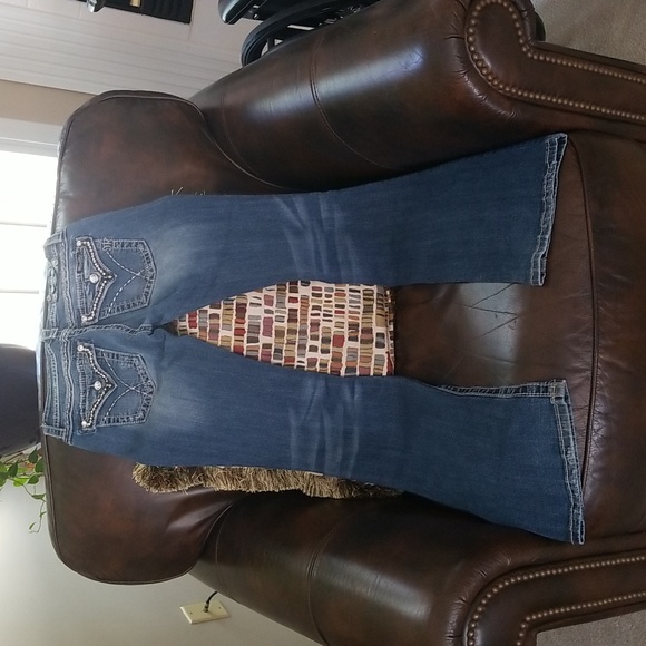 Miss Me Medium Wash Mid Rise Signature Bootcut Jeans. - Picture 13 of 16